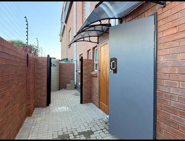 INDUSTRIAL PROPERTY TO RENT IN MAGNA VIA INDUSTRIAL
